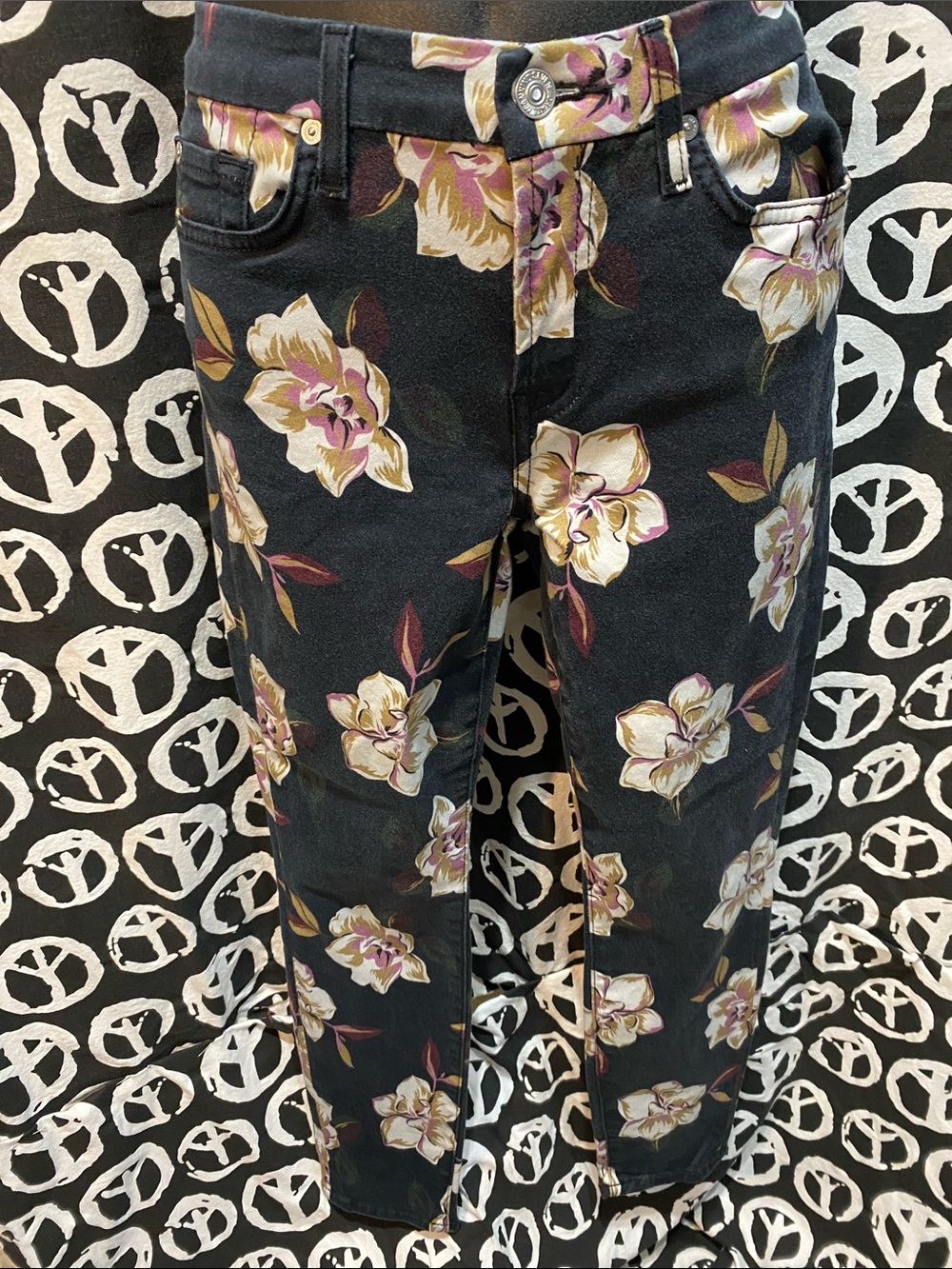 7 FOR ALL MANKIND FLORAL BLACK JEANS SZ 28